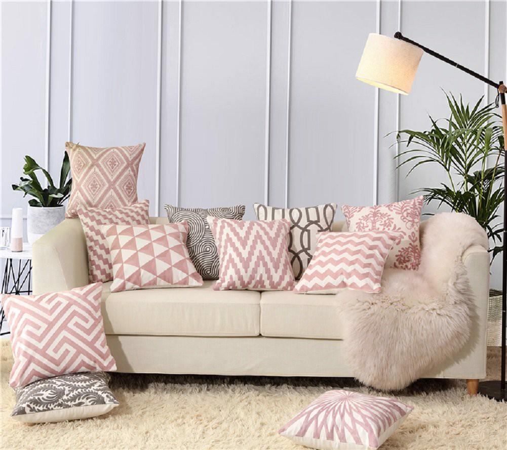 Gối tựa lưng sofa là gì? Có nên mua cho gối tựa lưng sofa hay không?