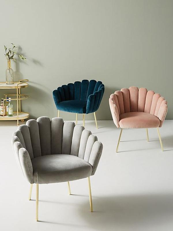 Mẫu sofa sò chân inox