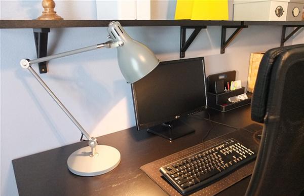 Đèn bàn làm việc IKEA FORMAT