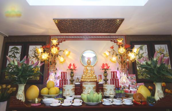 Mách bạn kinh nghiệm chọn đèn trang trí bàn thờ Phật