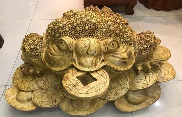 Cóc ba chân ngậm tiền vàng