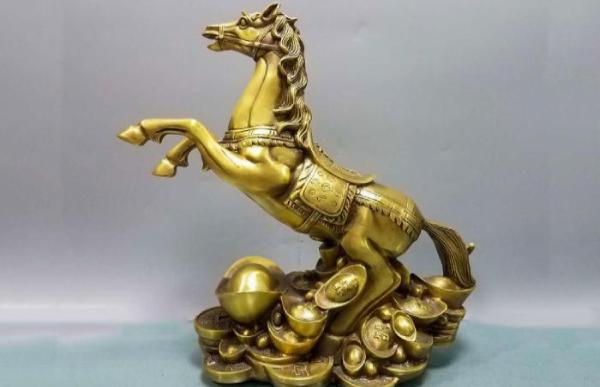 Ngựa phong thủy