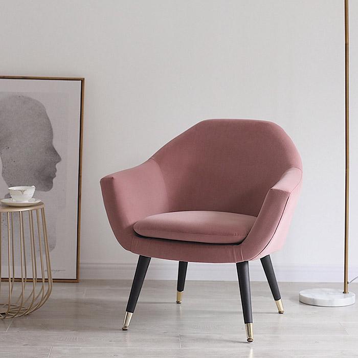 Thiết kế sofa màu hồng với kiểu dáng hiện đại và thanh mảnh