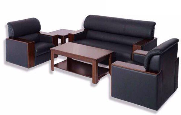 Những mẫu sofa gỗ dầu cũng được nhiều người yêu thích