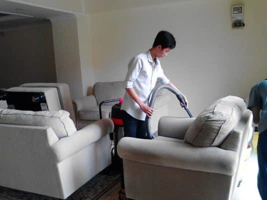 Cách khử mùi hôi ghế Sofa lâu ngày không phải ai cũng biết