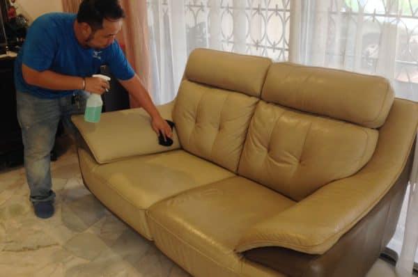 Vệ sinh ghế sofa da bị bẩn đúng cách ngay tại nhà cực hữu ích
