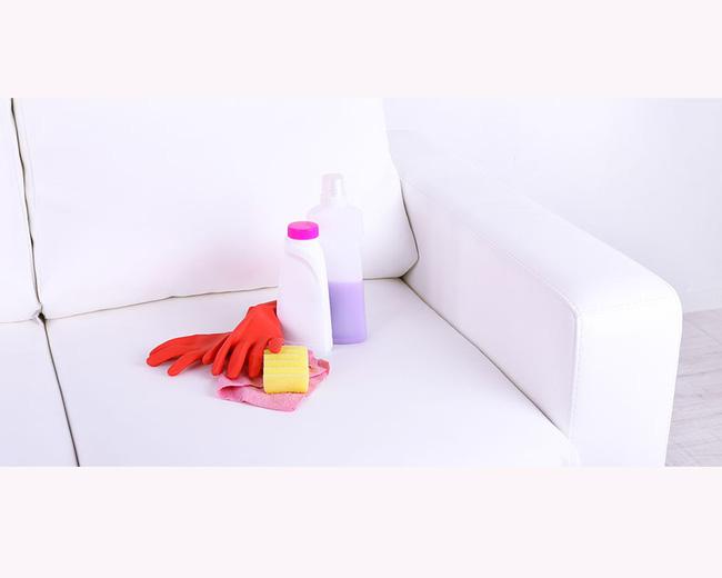 5 phút nhanh chóng làm sạch sofa, khách đến chơi nhà tấm tắc khen thơm