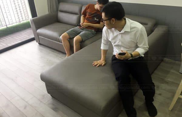 Giao hàng sofa góc da cho anh Đức tại Dcapital Trần Duy Hưng
