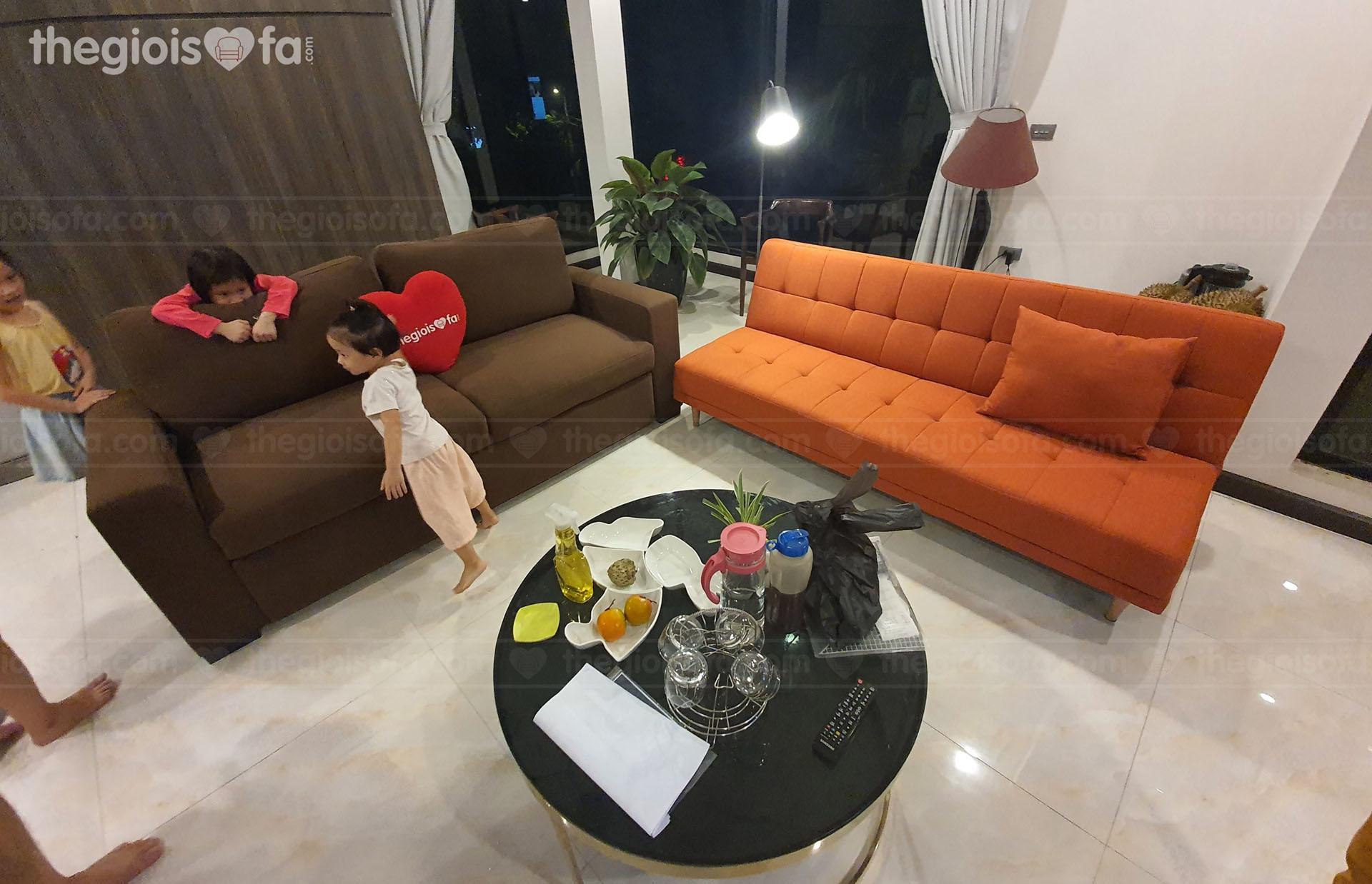 Phong thủy phòng khách cho người mệnh hỏa nên chọn sofa thế nào?