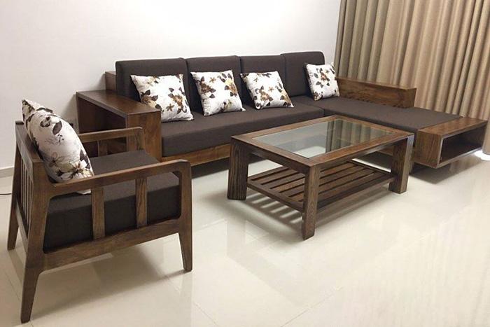 Sofa gỗ sồi sơn màu óc chó sang trọng và tinh tế cho phòng khách