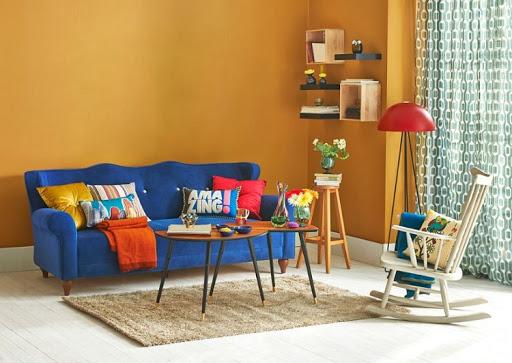 Tường màu vàng chọn sofa màu gì thì phù hợp?