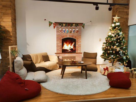 Cách trang trí ghế sofa cho phòng khách tuyệt đẹp để đón Giáng sinh