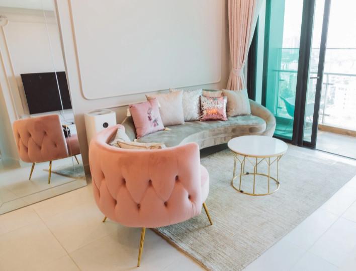 Ngắm ghế sofa xịn của Sao Việt, ai cũng muốn decor phòng khách sang xịn