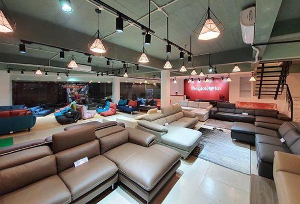 Bạn nên tới Showroom để trải nghiệm ghế sofa trước khi mua