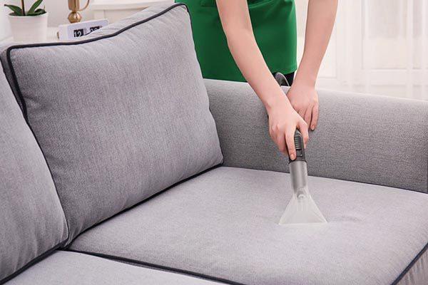 Vệ sinh sofa nỉ loại bỏ sạch bụi bẩn