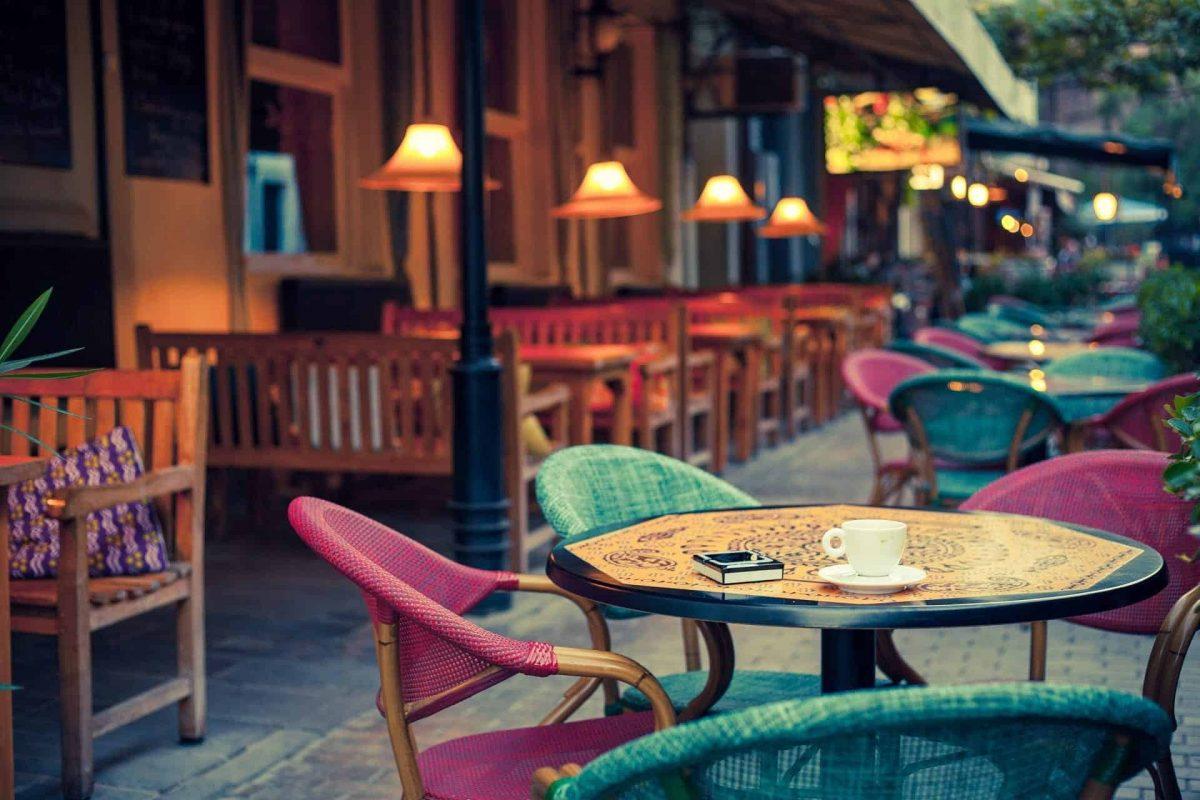 đèn trang trí ngoài trời quán cafe