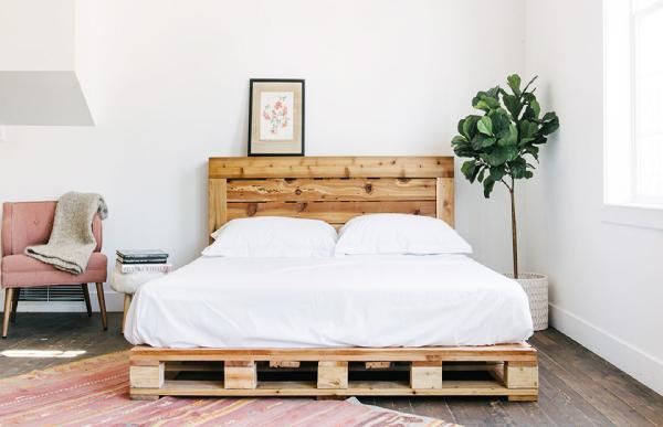 giường ngủ thích hợp với những căn phòng có lối trang trí đơn giản