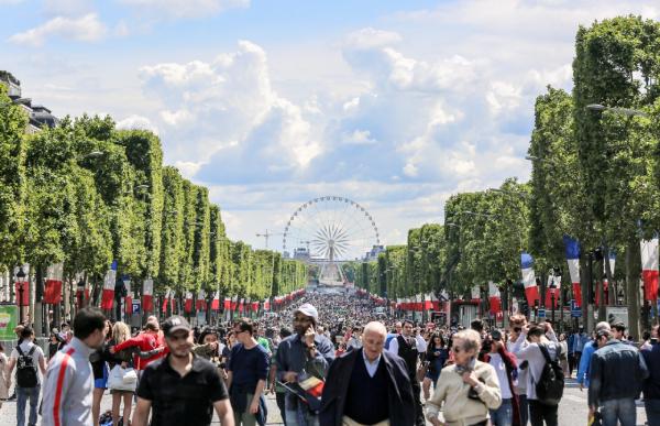 Ngày hội Liên bang Pháp được diễn ra tại đại lộ Champs-de-Mars – tháp Eiffel.