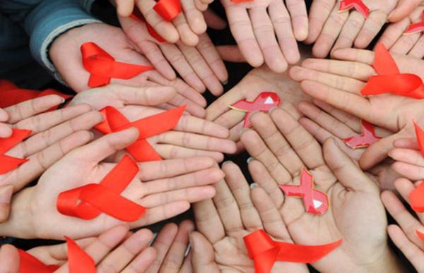 Khuyến khích sinh viên các trường phổ thông, đại học đóng góp cho chiến dịch phòng chống AIDS.